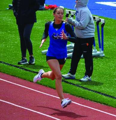 Malia Carmack competing in the 200-meter dash.